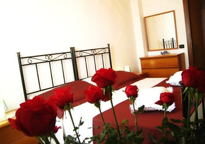 Bed And Breakfast Due Leoni Torri Del Benaco Cameră foto